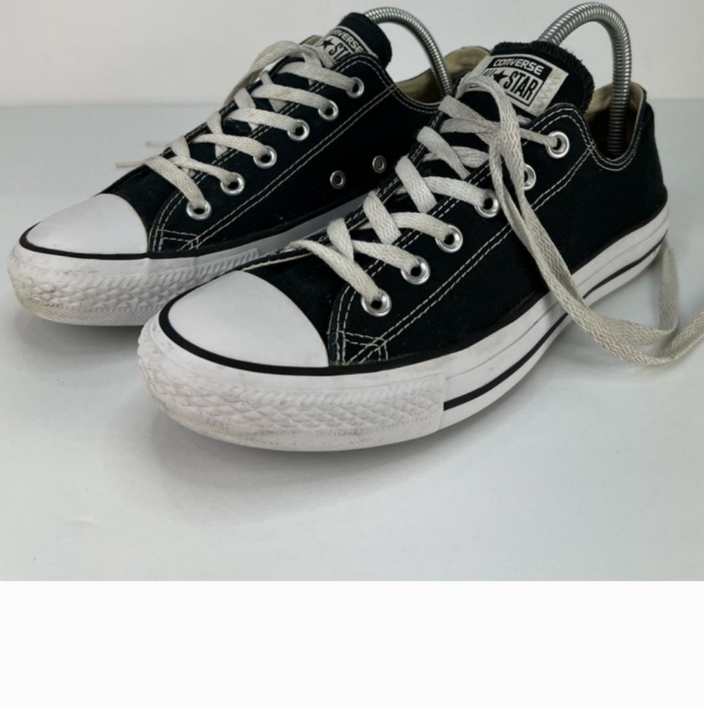 Converse All Stars Chuck Taylor Unisex Low TOP Men 7.5 Women 9.5 Black White